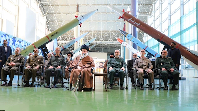 Iranpress:  رهبر انقلاب: به وعده الهی یقین داریم و به وظیفه خود عمل خواهیم کرد