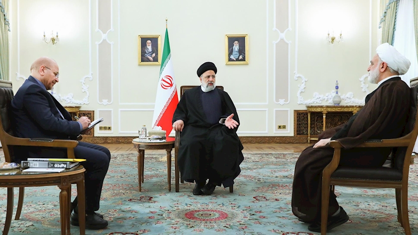 Iranpress: بررسی راهکارهای جلوگیری از قاچاق سوخت در جلسه سران قوا