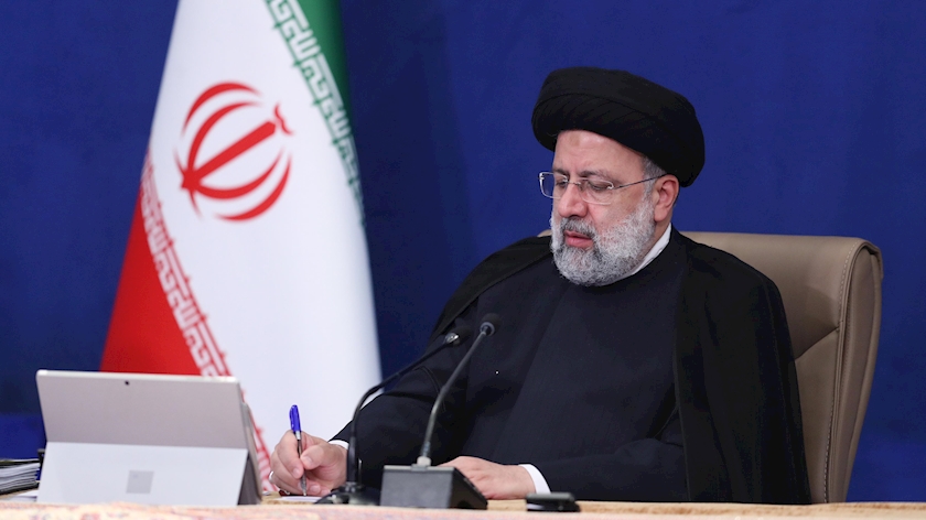Iranpress: دستور رئیس جمهور به وزیر نفت برای رفع سریع اختلال جایگاه‌های سوخت