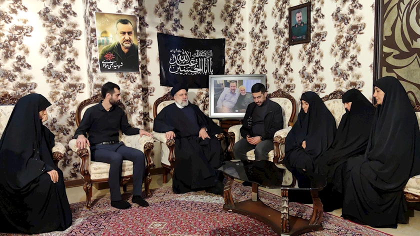 Iranpress: دیدار رئیس جمهوری با خانواده سردار شهید «سیدرضی موسوی»