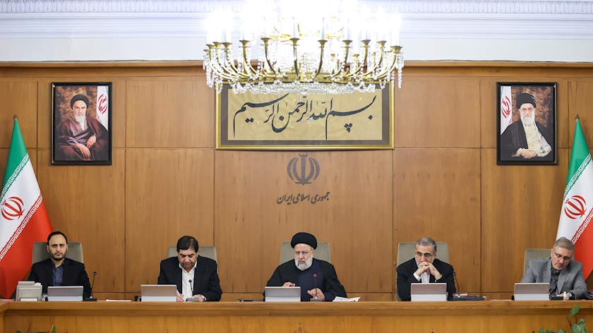 Iranpress: دستور رئیس جمهوری به مسئولان برای رسیدگی فوری و جدی به امور خانواده شهدای کرمان