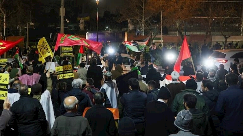 Iranpress: برگزاری تجمع اعتراضی در مقابل سفارت بریتانیا در تهران