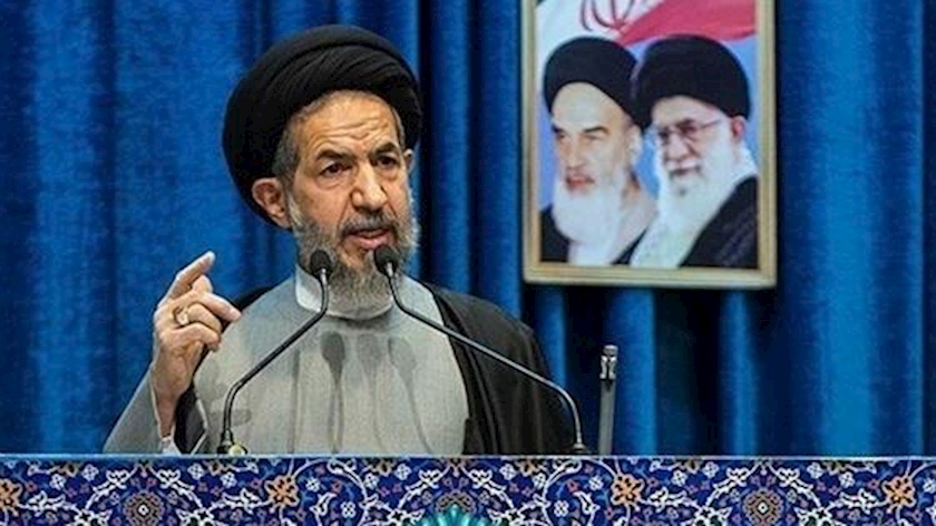 Iranpress: خطیب نماز جمعه تهران: حضور در راهپیمایی 22 بهمن به معنای حضور در کنار محور مقاومت است
