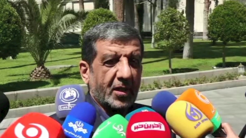 Iranpress: ضرغامی خبر داد: تصویب آیین نامه طبیعت گردی 