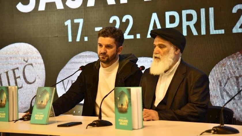 Iranpress: رونمایی از کتاب «پیامبر رحمت» در نمایشگاه کتاب سارایوو