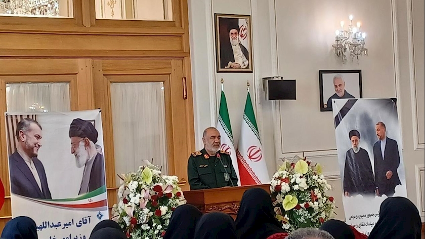Iranpress: وزارت خارجه میزبان مراسم بزرگداشت «شهدای پرواز اردیبهشت» 