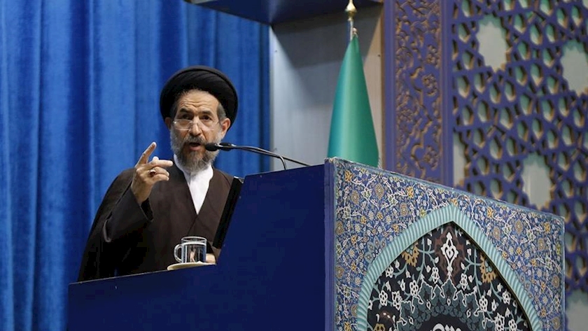 Iranpress: انتخاب فرد شایسته، راه تحقق آرمان های انقلاب و پیشرفت کشور را هموار می‌کند