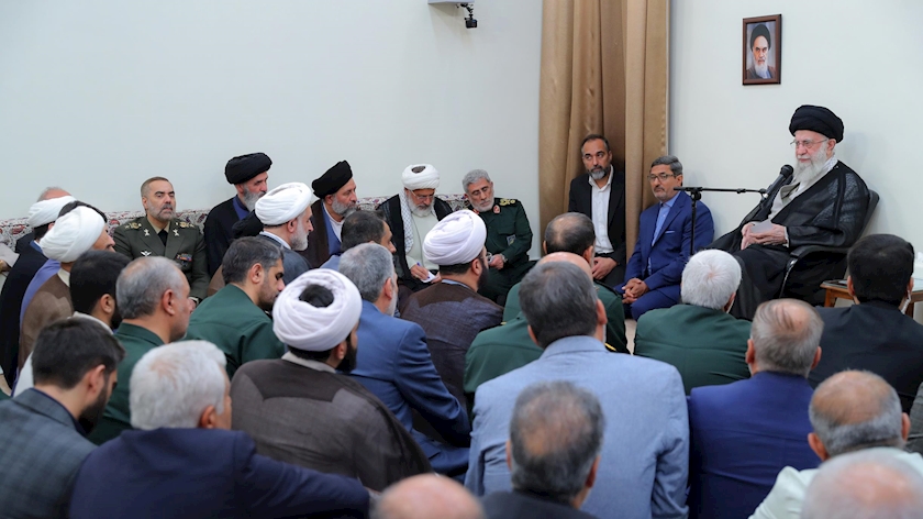 Iranpress: مدافعان حرم، نجات دهنده ایران و منطقه