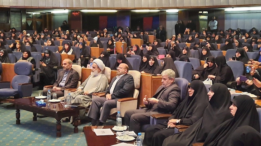 Iranpress: برگزاری  اولین نشست روایتگری «رسانه پایدار بانوان مقاومت، کربلا - قدس»