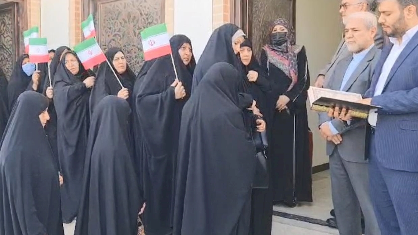 Iranpress: حضور ایرانیان مقیم عراق در چهاردهمین دوره انتخابات ریاست جمهوری