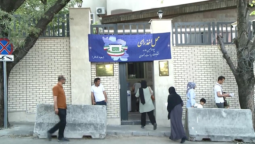 Iranpress: برگزاری دور دوم انتخابات ریاست جمهوری ایران در حوزه های انتخابیه ترکیه