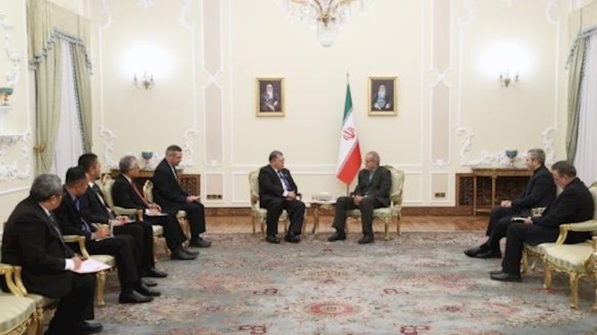 Iranpress: پزشکیان: امت اسلامی برای جلوگیری از جنایت رژیم صهیونیستی باید منسجم‌تر شود