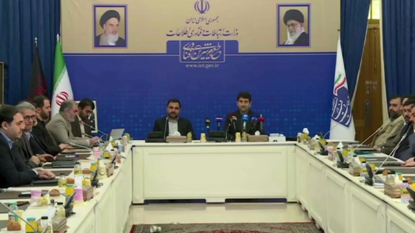 Iranpress: «ستار هاشمی» وزارت ارتباطات را تحویل گرفت