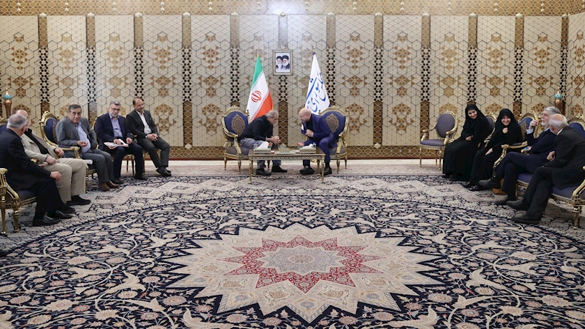 Iranpress: فصل همدلی دولت و مجلس برای ساخت ایران قوی