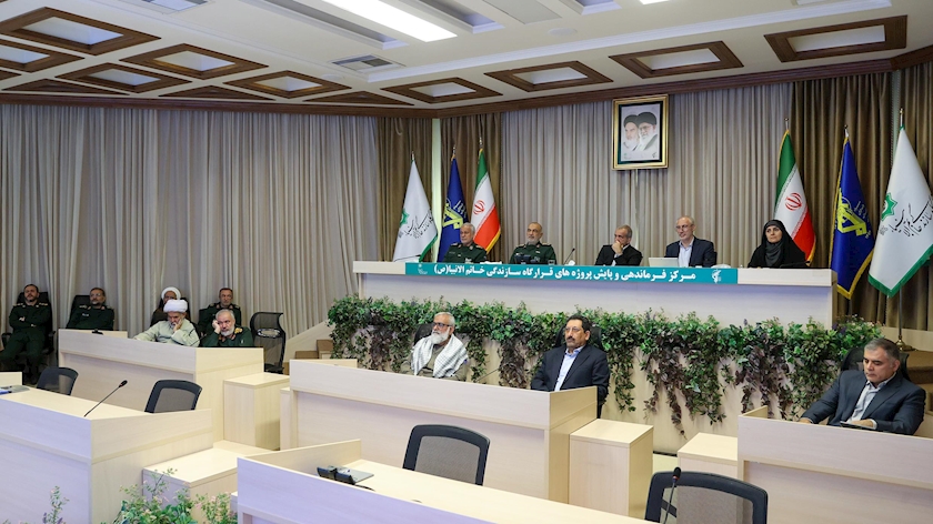 Iranpress: سردار سلامی: سپاه و بسیج با همه امکانات در تأمین امنیت کشور به دولت کمک خواهند کرد