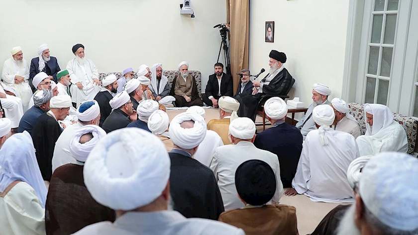 Iranpress: رهبر انقلاب: موضوع امت اسلامی به هیچ وجه نباید فراموش شود