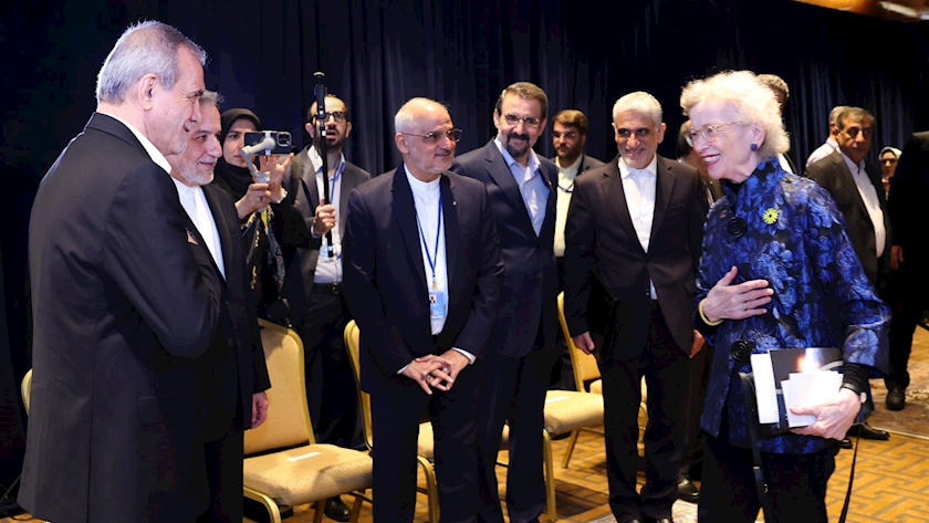 Iranpress: رایزنی‌های رئیس جمهوری در حاشیه نشست مجمع عمومی سازمان ملل متحد