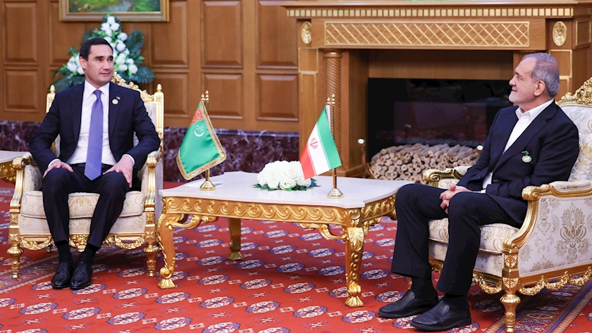 Iranpress: نشست روسای جمهوری ایران و ترکمنستان در عشق آباد