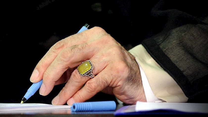 Iranpress: پیام تسلیت رهبر معظم انقلاب در پی درگذشت مرحوم حاج حبیب‌الله پورمحمدی
