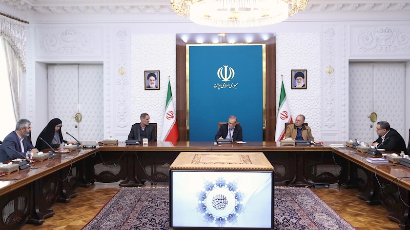 Iranpress: پزشکیان: امروز دولت ومجلس در کنار یکدیگر هستند تا کشور را به جایگاه واقعی خود برسانند