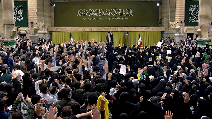 Iranpress: دیدار هزاران نفر از دانش‌آموزان و دانشجویان با رهبر معظم انقلاب اسلامی