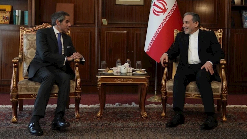Iranpress: دیدار و رایزنی گروسی و عراقچی در تهران