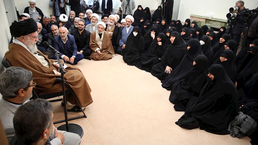 Iranpress: دیدار جمعی از مدیران، اساتید و طلاب جامعه‌الزهرا با رهبر معظم انقلاب