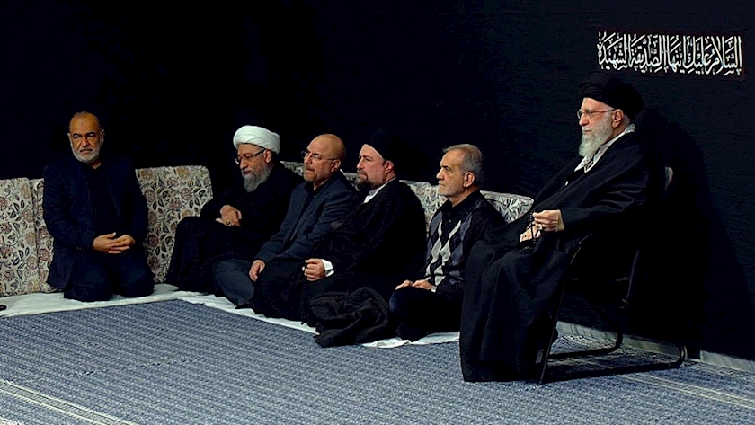 Iranpress: آخرین شب مراسم عزاداری شهادت حضرت فاطمه‌زهرا (س) با حضور رهبر معظم انقلاب