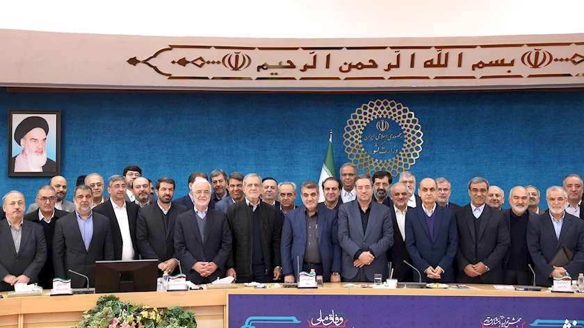 Iranpress: پزشکیان: اگر مشارکت مردم و نخبگان را جلب کنیم، مشکل غیرقابل حلی نخواهیم داشت