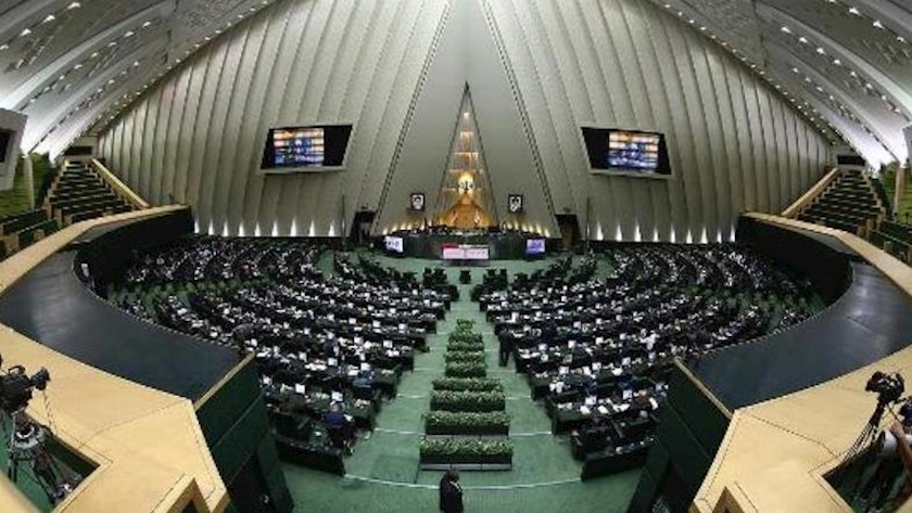 Iranpress:  ادامه بررسی لایحه بودجه 1404 در صحن علنی مجلس