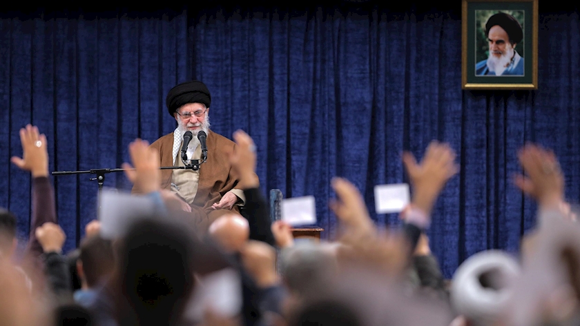 Iranpress: آغاز سخنرانی رهبر معظم انقلاب درباره تحولات منطقه 