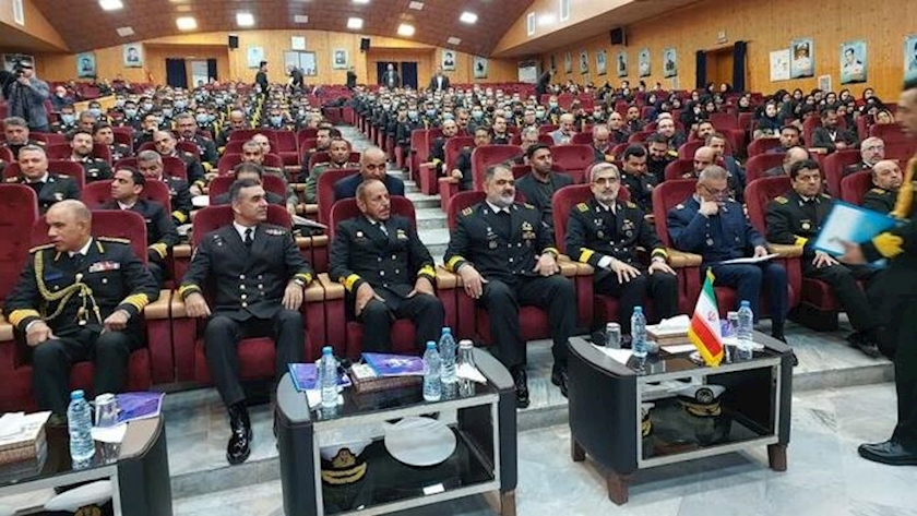 Iranpress: دریادار ایرانی: نیروی دریایی ارتش ایران نقش مهمی در عملیات‌های بشردوستانه ایفا می‌کند