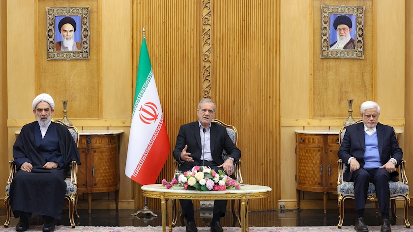 Iranpress: پزشکیان: نشست D8 در قاهره فرصتی برای نزدیکی بیشتر کشورهای اسلامی به یکدیگر است