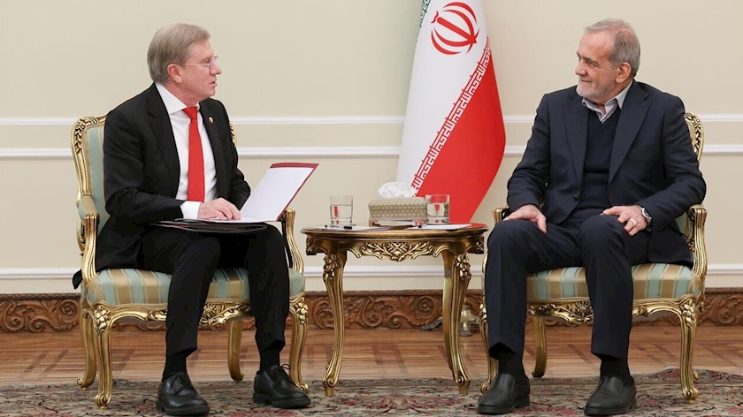 Iranpress: پزشکیان: عزم دولت ایران برای تکمیل راهگذر شمال-جنوب، جدی است