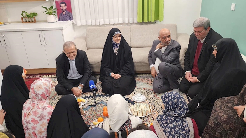 Iranpress: بازدید رئیس جمهوری از دو مرکز نگهداری کودکان و نوجوانان بی‌سرپرست
