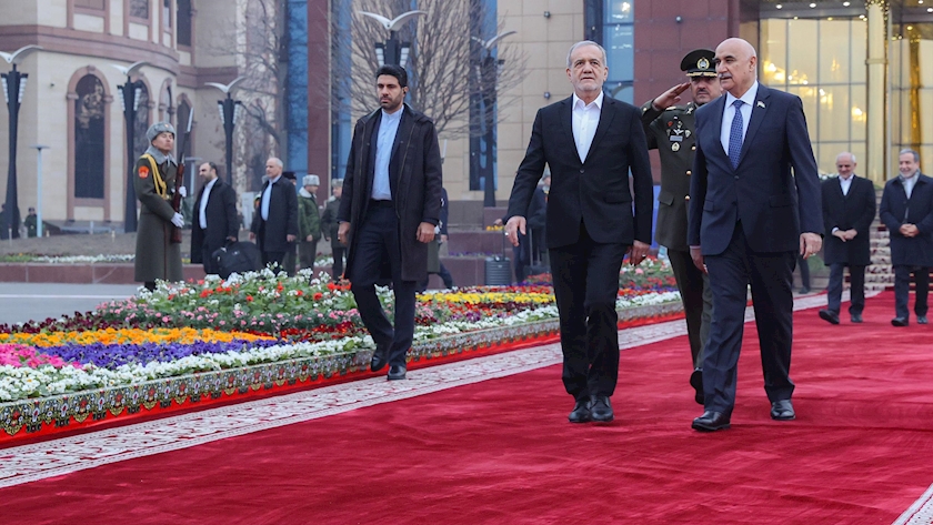 Iranpress:  رئیس جمهوری دوشنبه را به مقصد مسکو ترک کرد