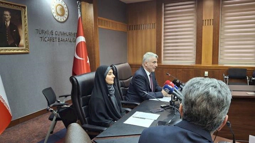 Iranpress: ایران و ترکیه: ترسیم مدل جامع همکاری در حمل‌ونقل و ترانزیت