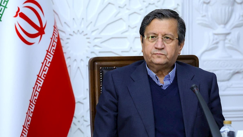 Iranpress: تاکید همتی بر اهمیت لغو تحریم‌های نفتی ایران در شرایط کنونی