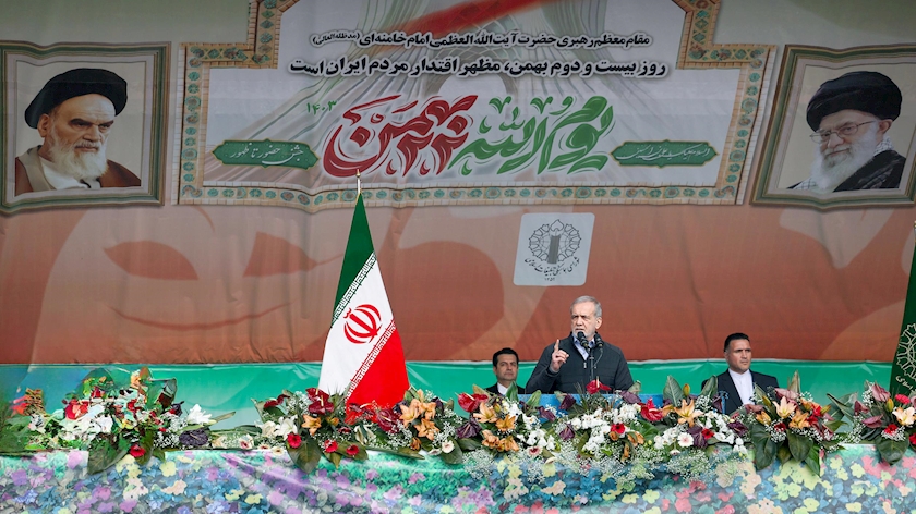 Iranpress: رئیس‌جمهور: وحدت و حضور عمومی کلید موفقیت ماست