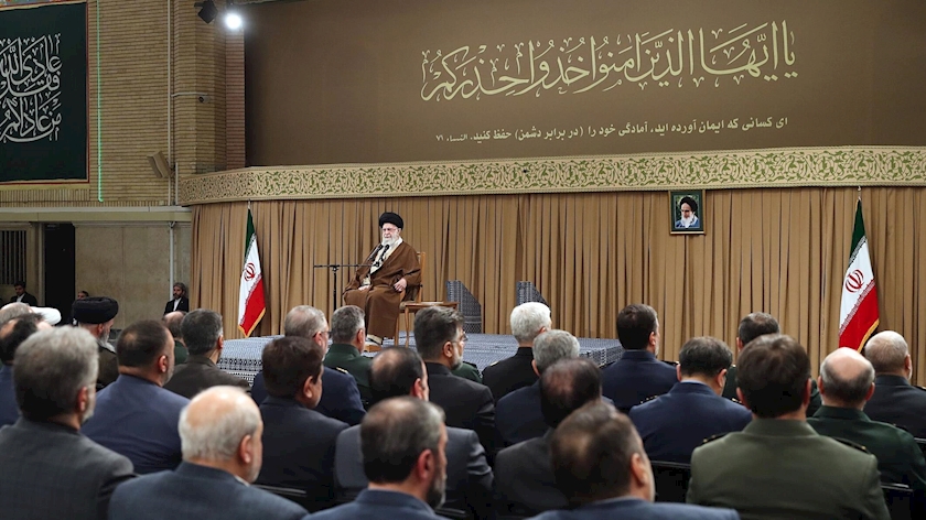Iranpress: رهبر معظم انقلاب: راهپیمایی ۲۲ بهمن، پیام اتحاد ملت ایران در برابر تهدیدات دشمن بود