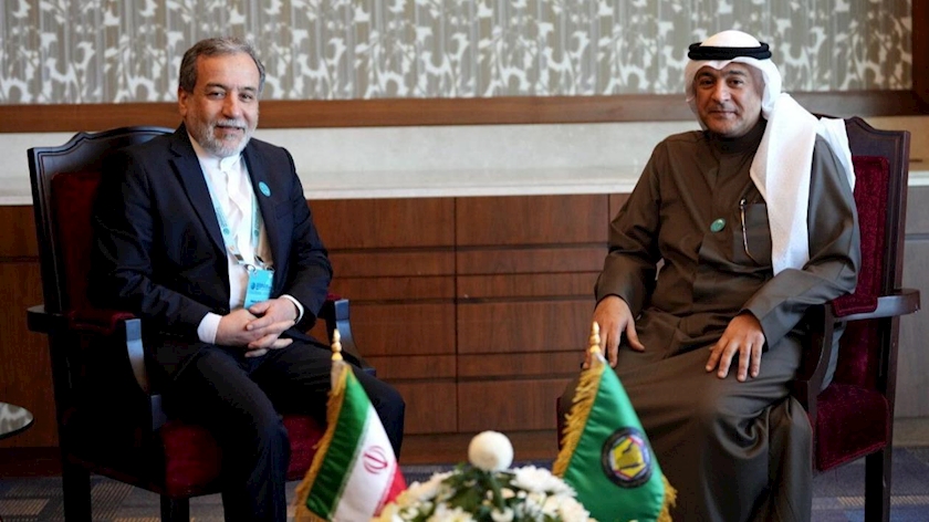 Iranpress: تحولات فلسطین، محور رایزنی عراقچی با دبیرکل شورای همکاری خلیج فارس 