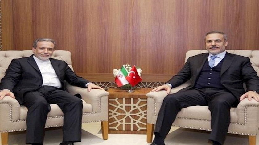 Iranpress: تاکید عراقچی بر حفظ روابط میان ایران و ترکیه 