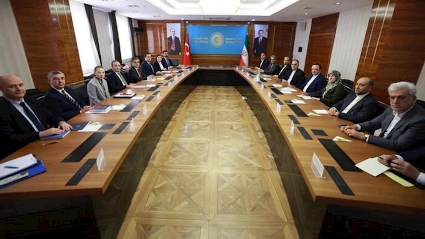 Iranpress: ایران و ترکیه؛ بررسی مسیرهای دستیابی به تجارت ۳۰ میلیارد دلاری