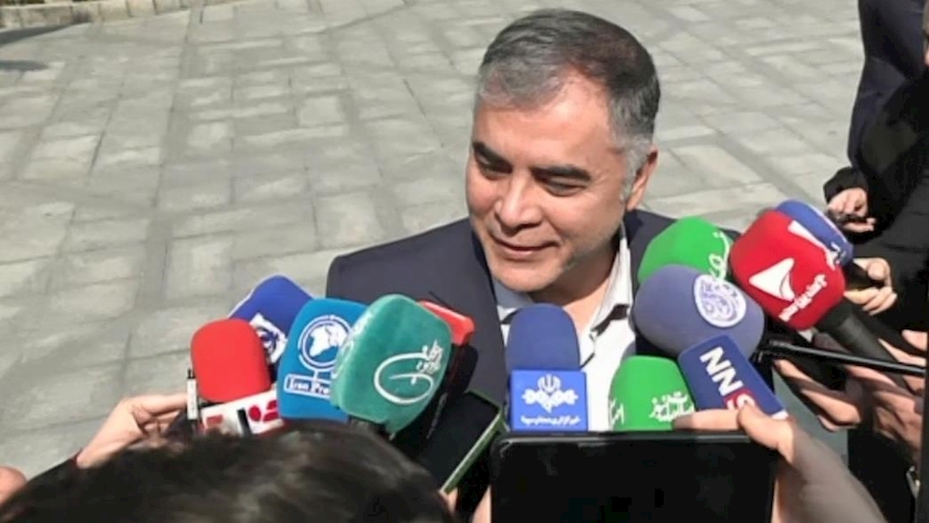 Iranpress: وزیر نفت: هیچ مشکلی در ذخایر بنزین نداریم