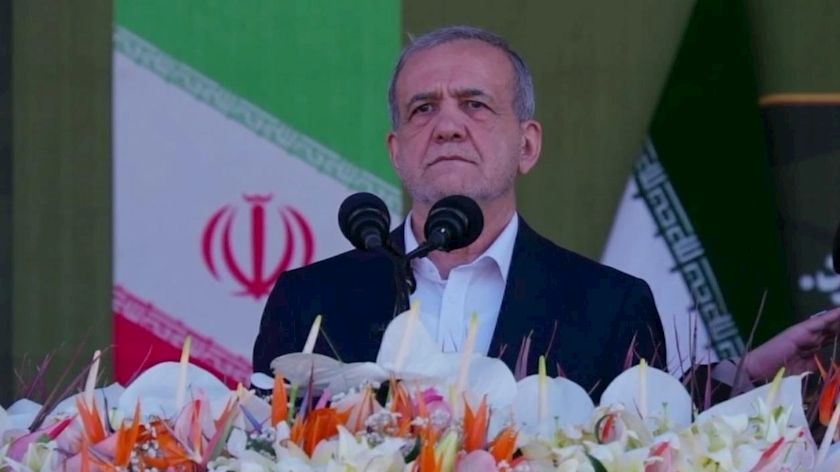 Iranpress: پزشکیان: ارتش نماد عزت جامعه، تکیه‌گاه ولایت و عامل تأمین امنیت در کشور است