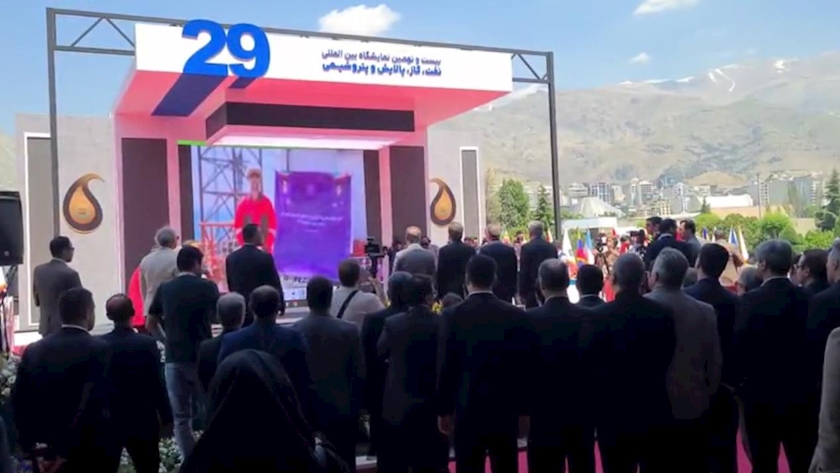 Iranpress: آغاز عملیات حفاری اکتشافی در دریای خزر با دستور وزیر نفت