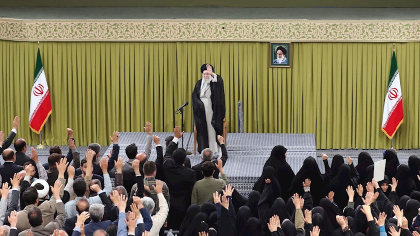 Iranpress: آغاز دیدار معلمان با رهبر معظم انقلاب اسلامی