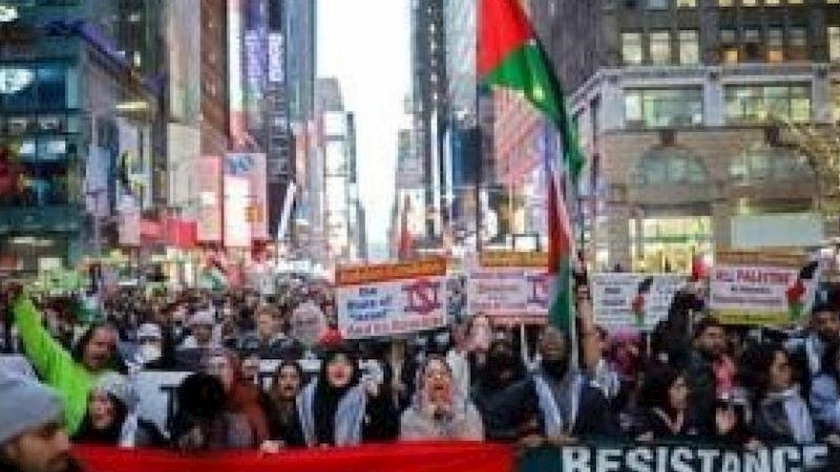 Iranpress: تظاهرات در نیویورک در حمایت از غزه و محکومیت جنگ نسل‌کشی رژیم صهیونیستی