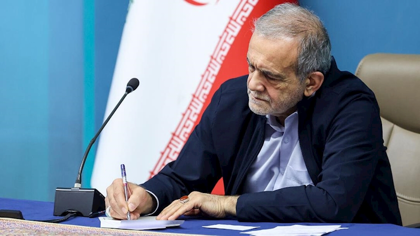 Iranpress: پزشکیان قانون تعلیق همکاری با آژانس را ابلاغ کرد