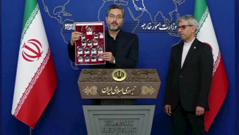 Iranpress: برادر شهید صابر: خانواده‌ام به جرم ارتقای علم به شهادت رسیدند